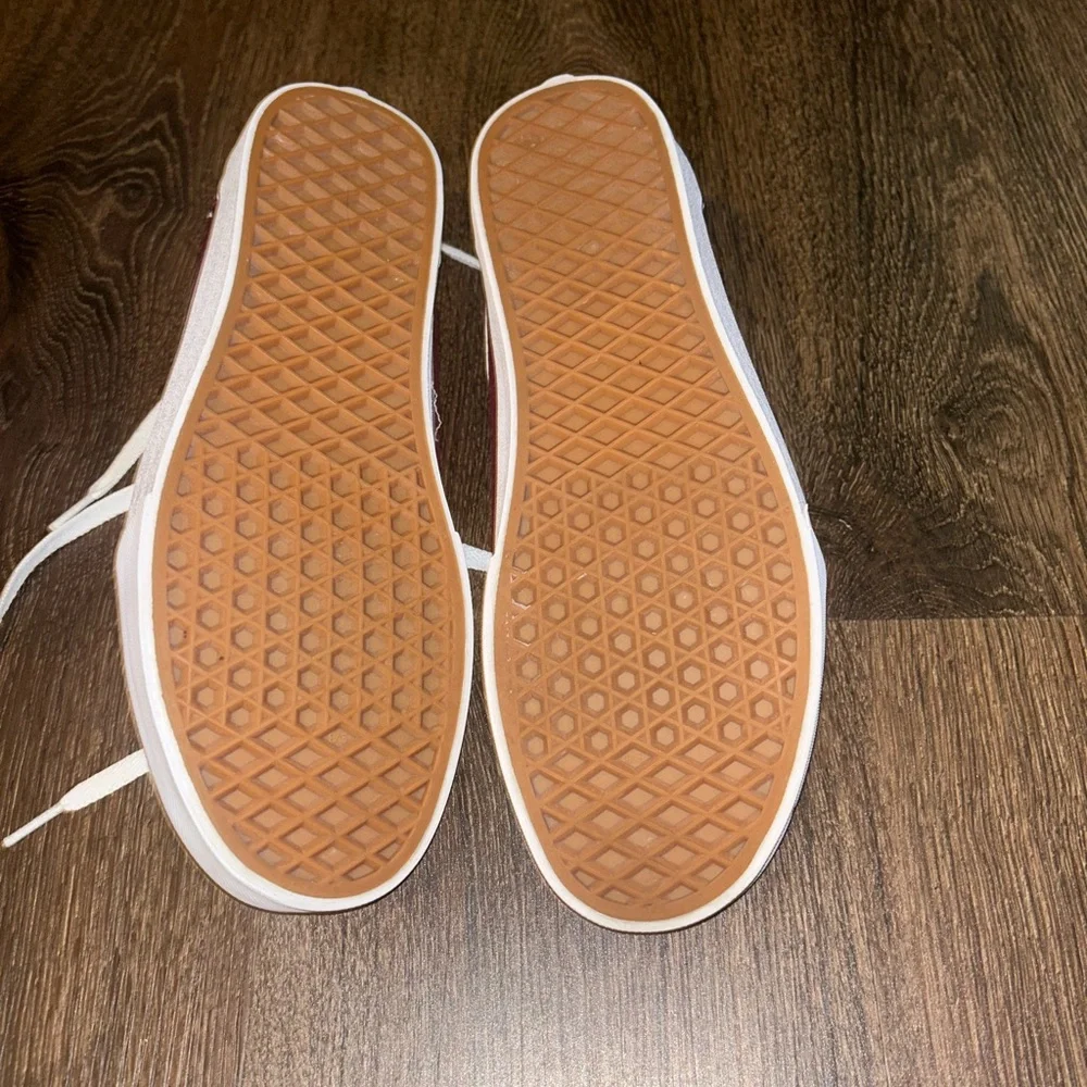 Women’s Vans- size 9.5 - Picture 2 of 4